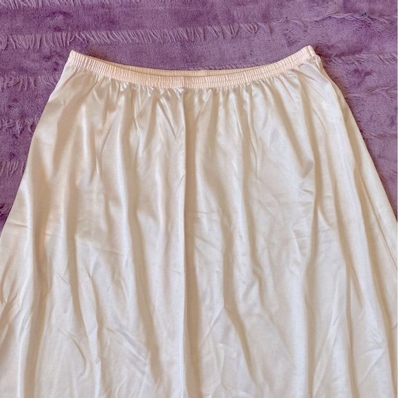 Vintage 80s Vanity Fair Embroidered Hem Coquette Pink Rosette Slip Skirt - Picture 9 of 13